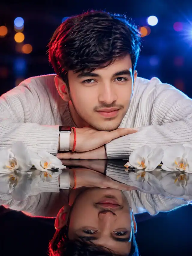 Mirror Reflection Portrait | Dual Tone Red & Blue Lighting